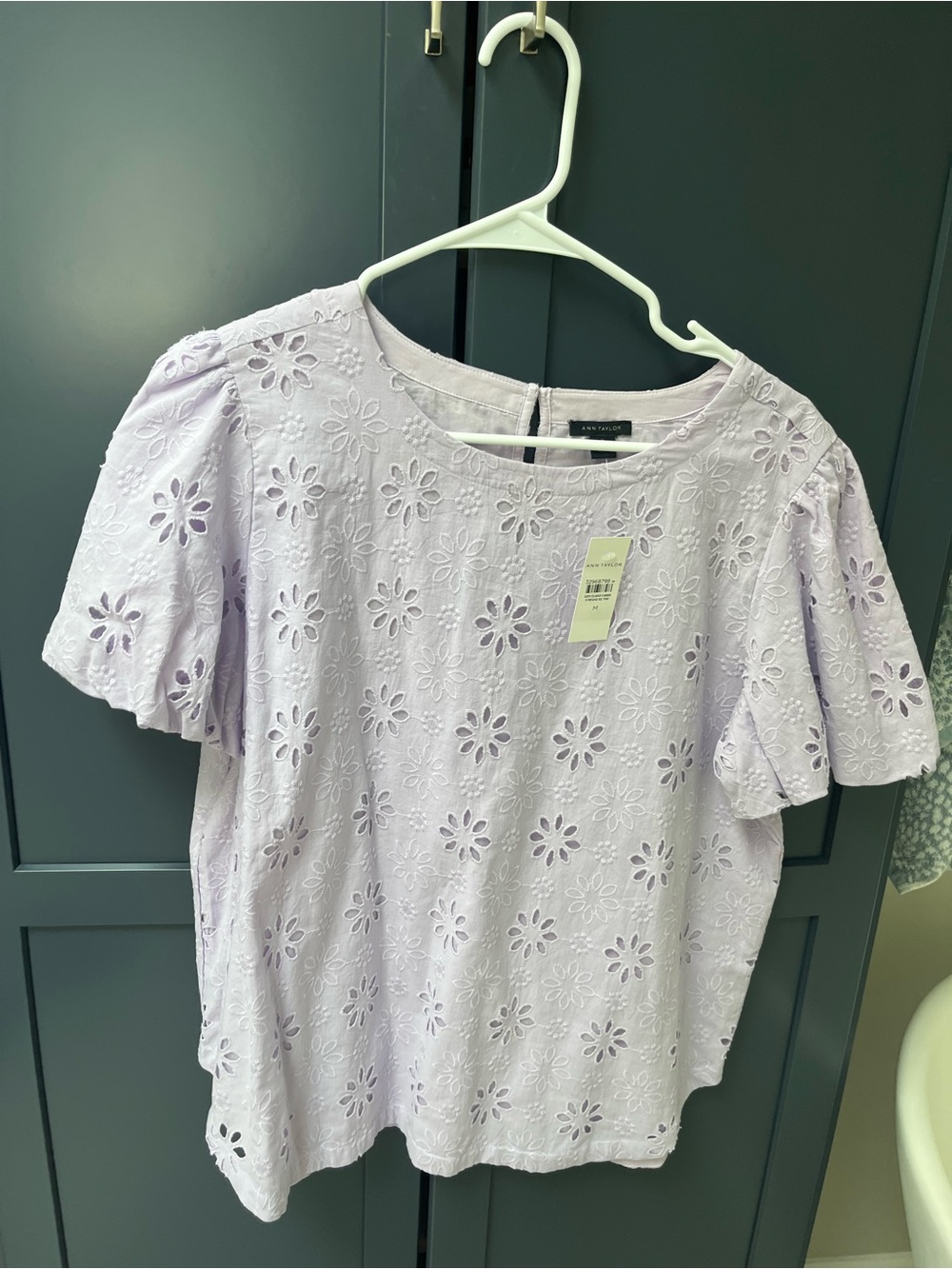 NWT Ann Taylor Lilac Floral Eyelet Short sleeve Blouse Shirt Medium